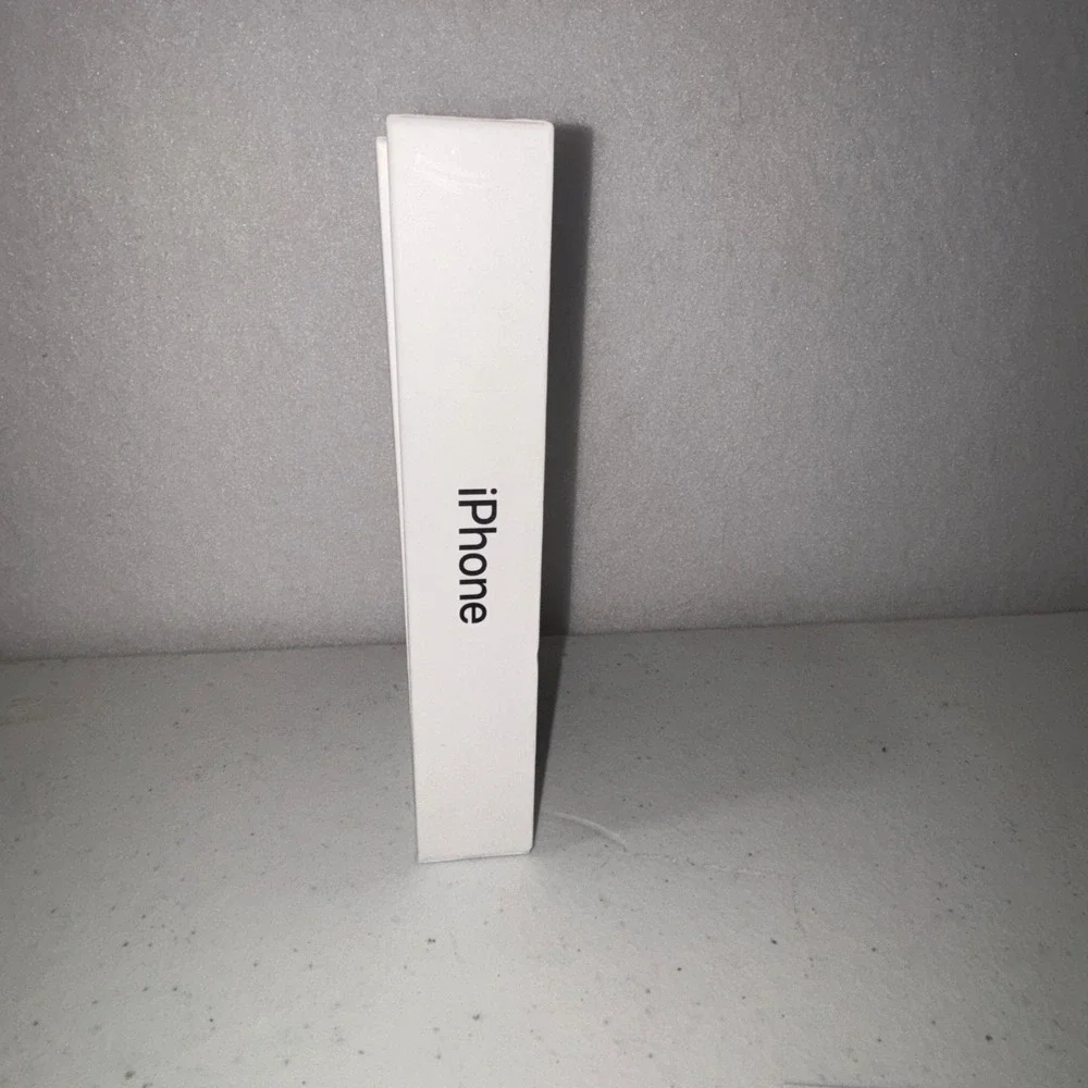 Iphone SE Black 64 GB BOX‎ ONLY
